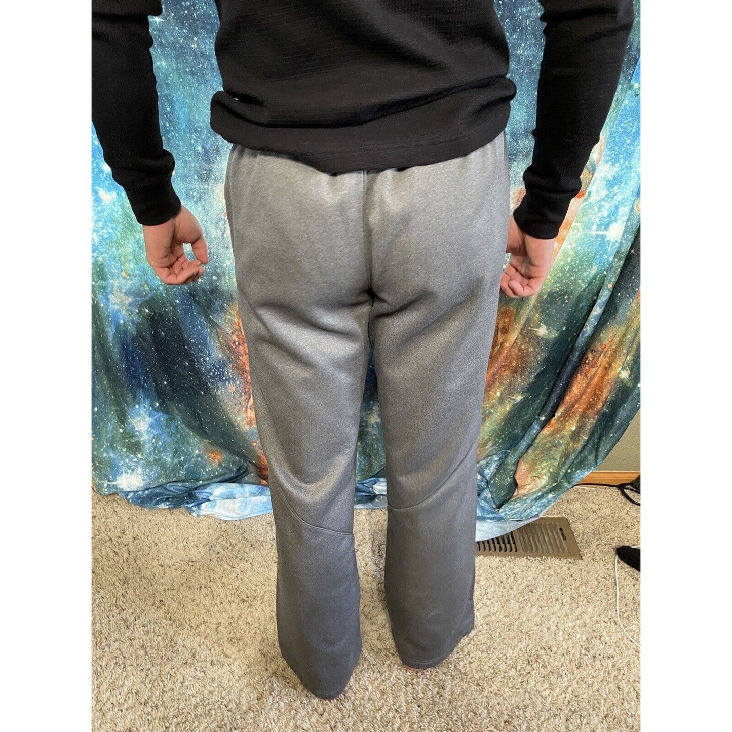 Men’s small gray Under Armour falcon basketball sweat pants