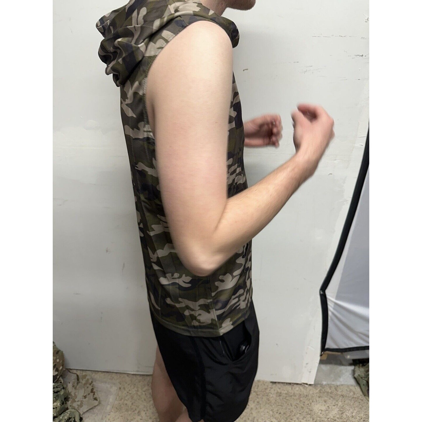 Men’s Green Camo Hoodie Polyester Sleeveless Pullover