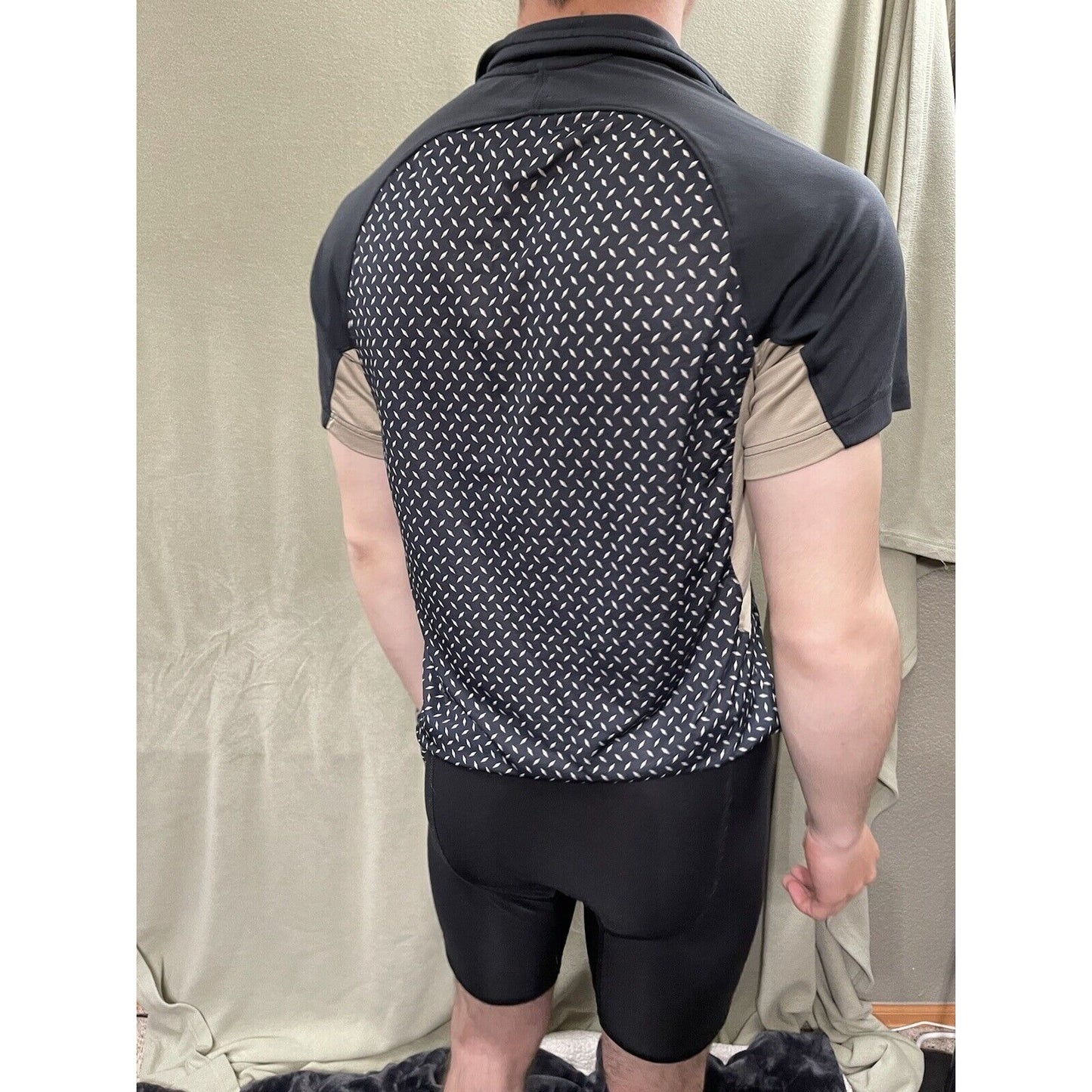Men’s Small Under Armour Black & Tan Polo Shirt Cool Design