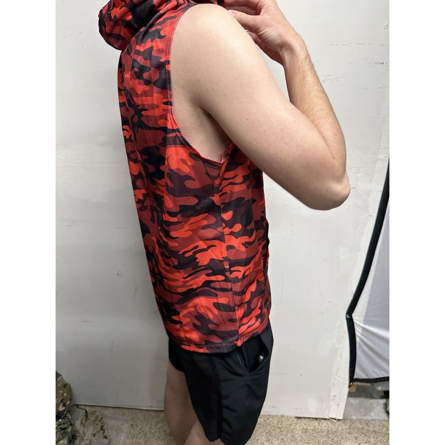 Men’s Red Camo Muscle Pull Over Hoodie Large