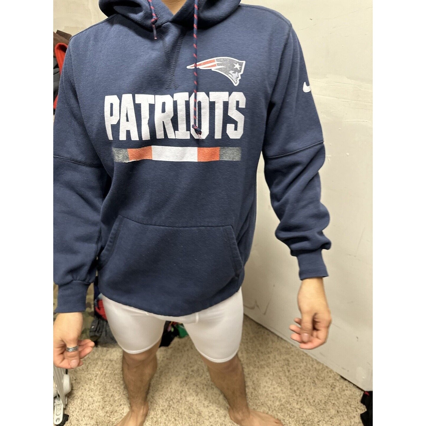 Men’s Patriots Pullover Hoodie Fits Like A Tight Medium