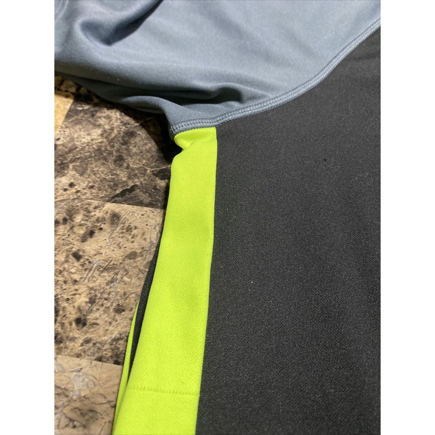 Speedo UV Block The Burn Men’s Medium Gray Black Neon Green Polyester Shirt