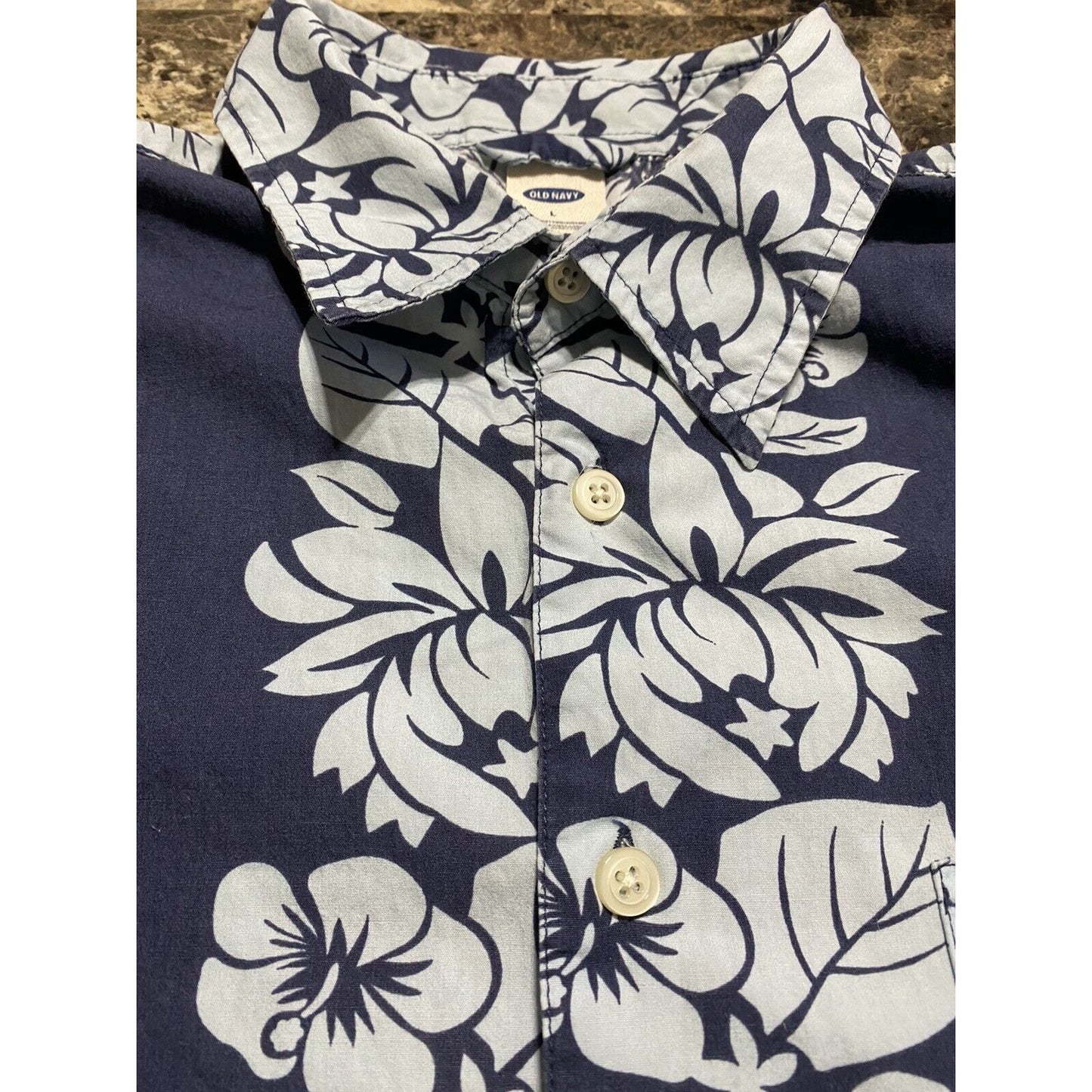 Old Navy Hawaiian Hibiscus Flowers Blue Men’s Large Button-down Short Sleeves