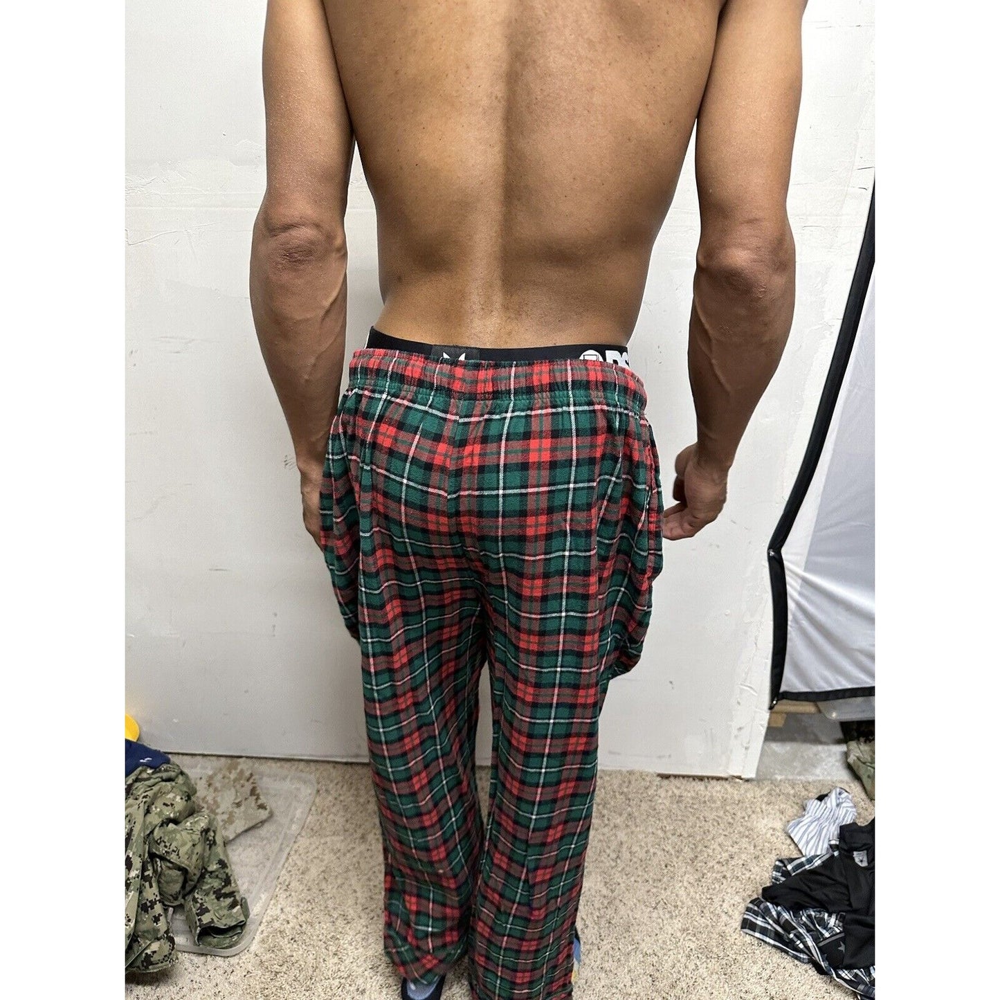 Men’s Red And Green Plaid Pajamgram Large Lounge Pants Pajamas