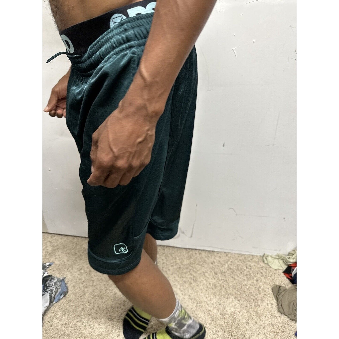 Men’s Green And1 Medium Athletic Shorts With Pockets