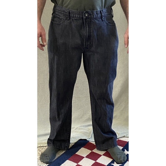 GUESS Regular Straight Crescent Fit Men’s Size 40x30 Black Wash Denim Jeans