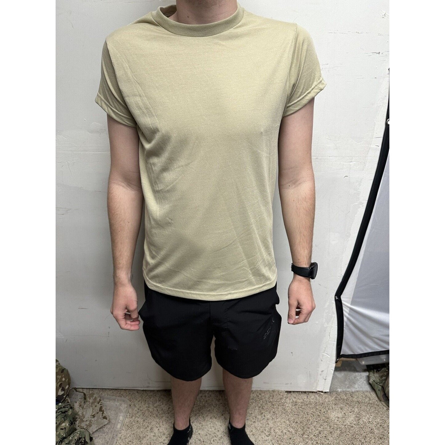 Men’s Desert Sand T-shirt Medium Moisture Wicking Poly Military Shirt