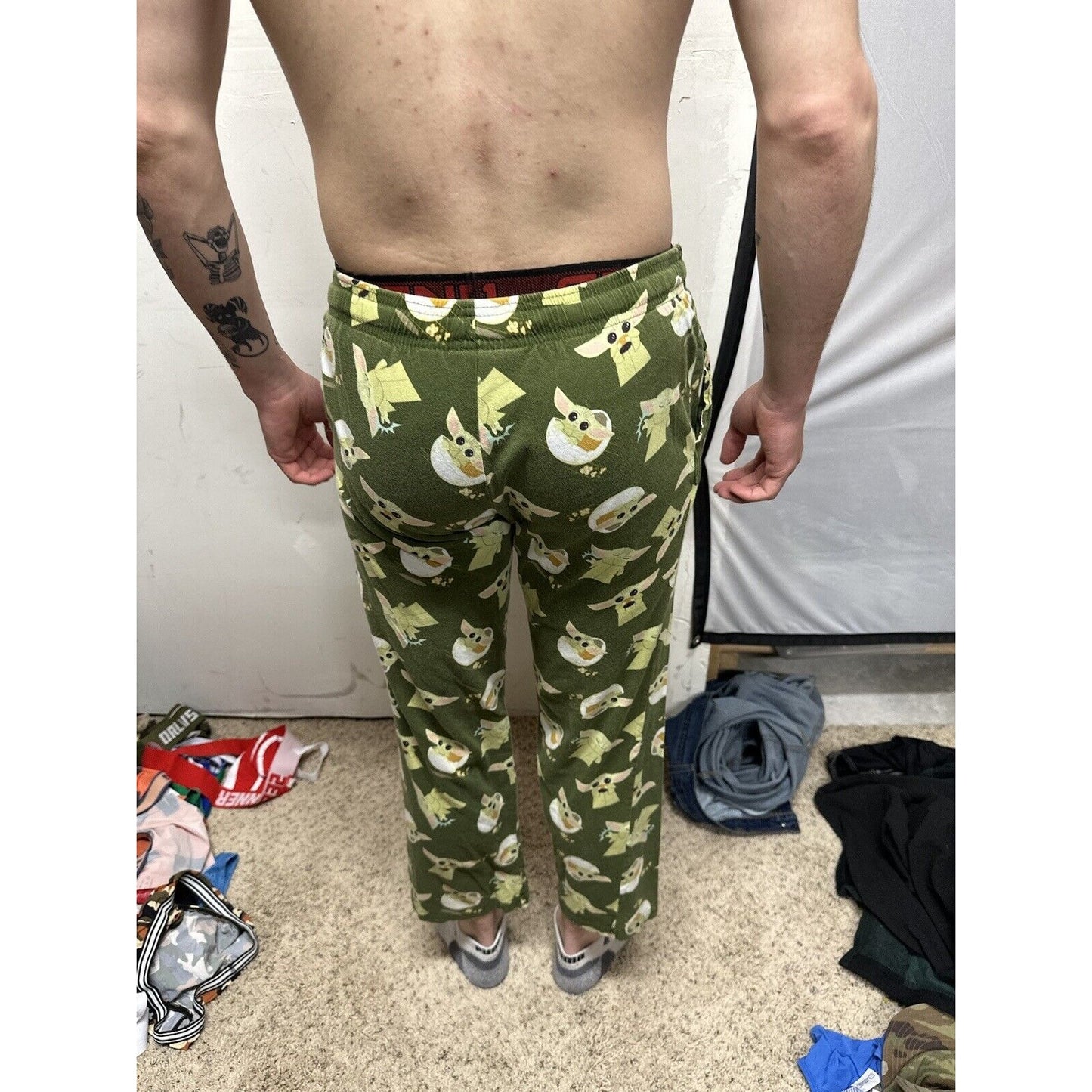 Men’s Small Hot Topic Star Wars Baby Yoda Lounge Pants Pajama Bottoms