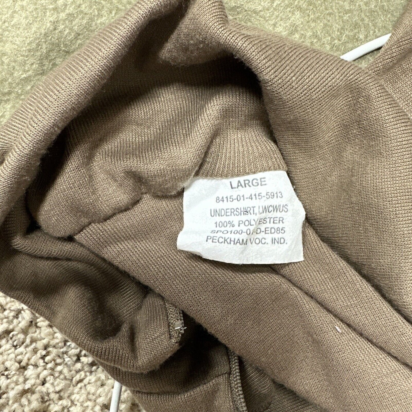 Men’s Military Army Brown Undershirt Polyester Large 1/4 Zip