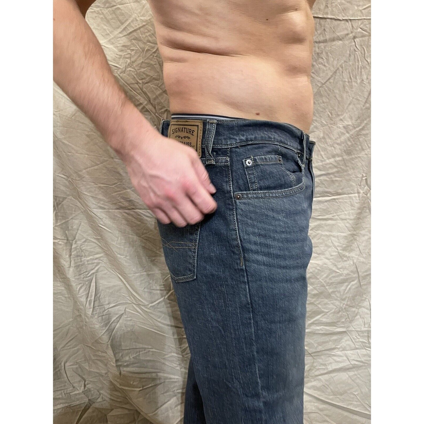 Men's Levis signature premium flex relaxed 38 x 30 jeans blue