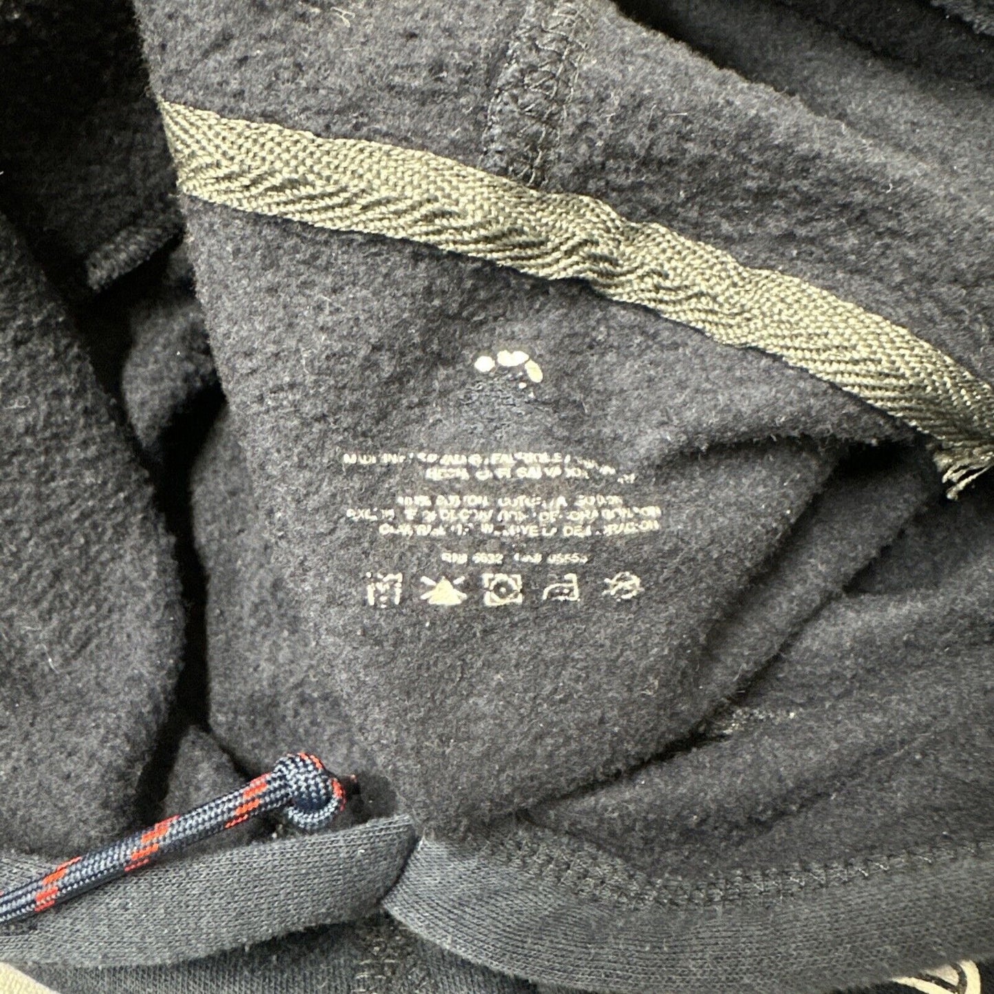 Men’s Patriots Pullover Hoodie Fits Like A Tight Medium