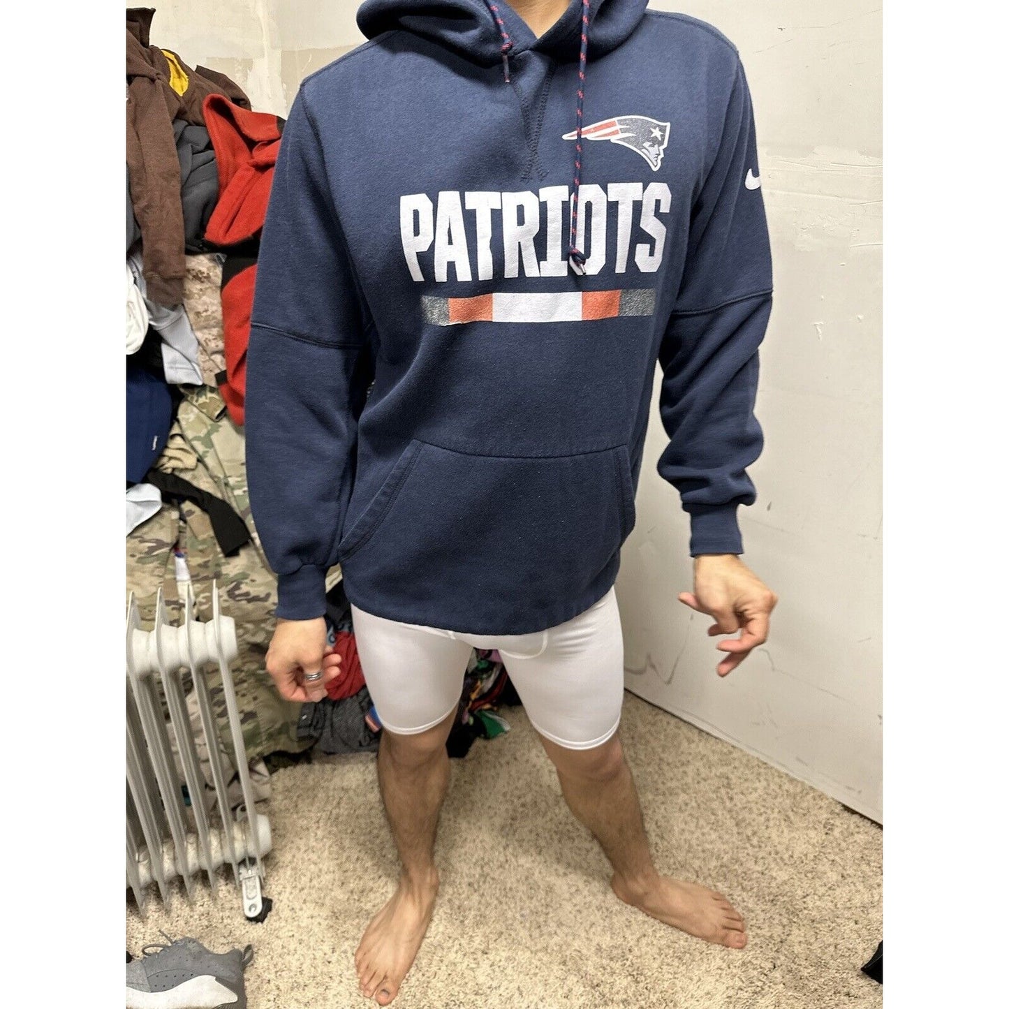 Men’s Patriots Pullover Hoodie Fits Like A Tight Medium