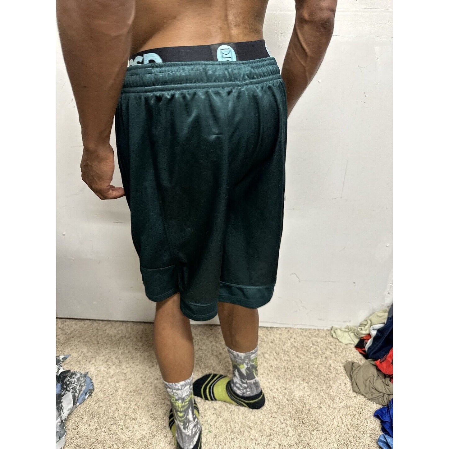 Men’s Green And1 Medium Athletic Shorts With Pockets