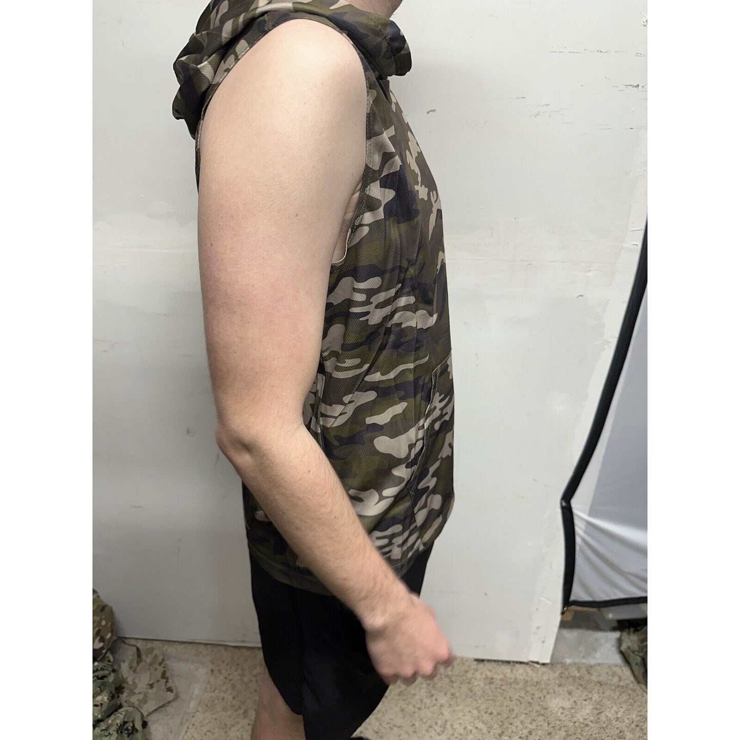 Men’s Green Camo Hoodie Polyester Sleeveless Pullover