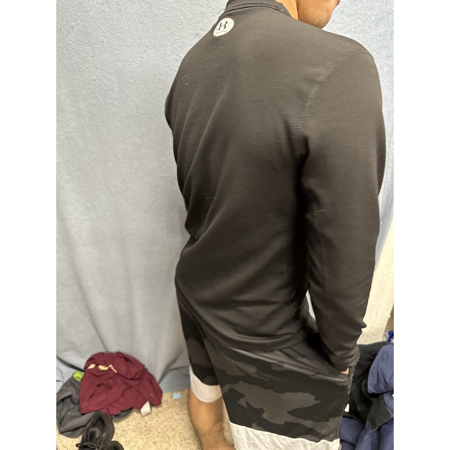 Men’s Medium Black Long Sleeve Under Armour Pullover Shirt