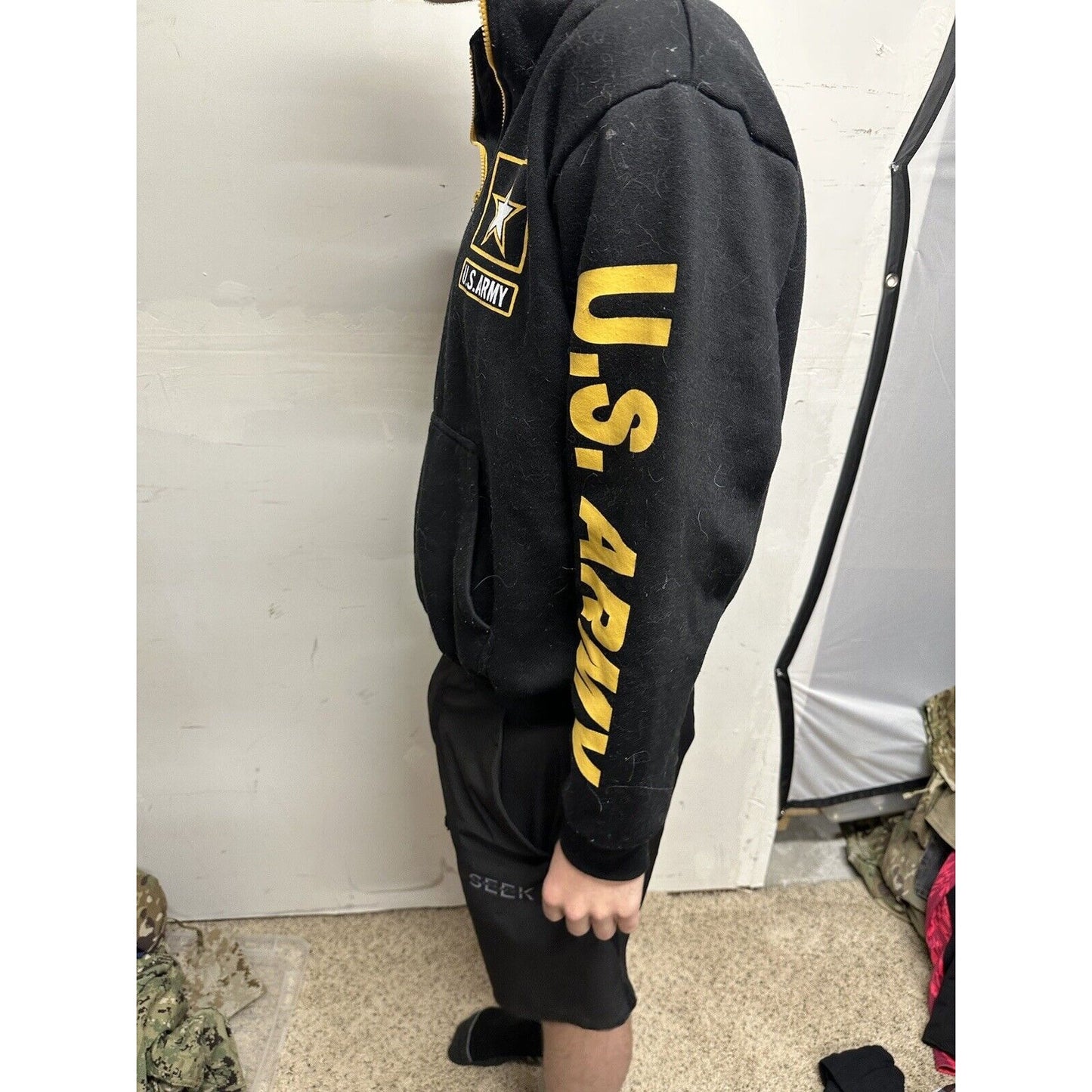 Men’s Black Medium Us Army 1/4 Zip Poly Cotton Pullover Sweater