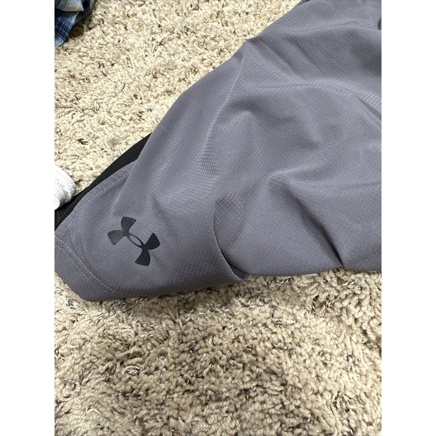 Men’s Gray And Black Under Armour Small Athletic Shorts