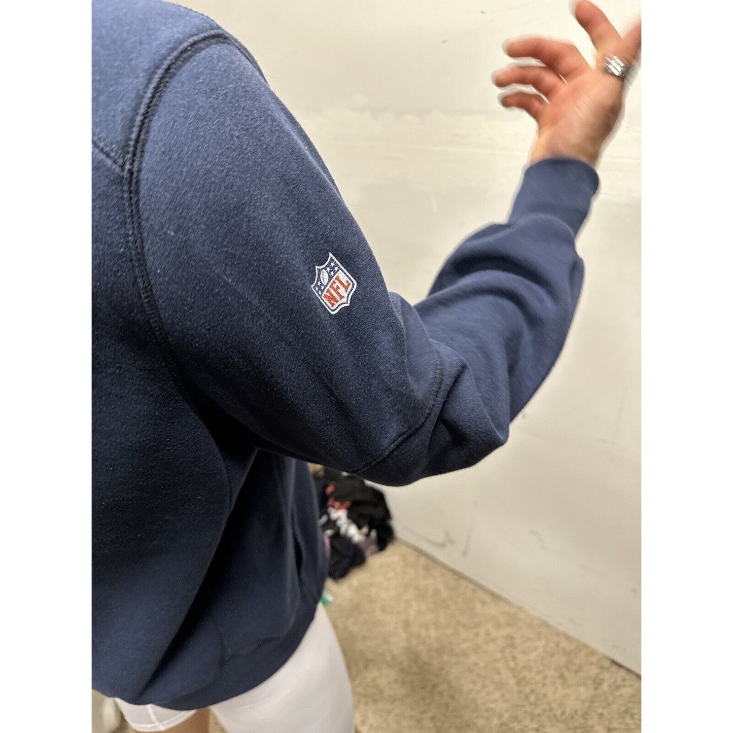 Men’s Patriots Pullover Hoodie Fits Like A Tight Medium
