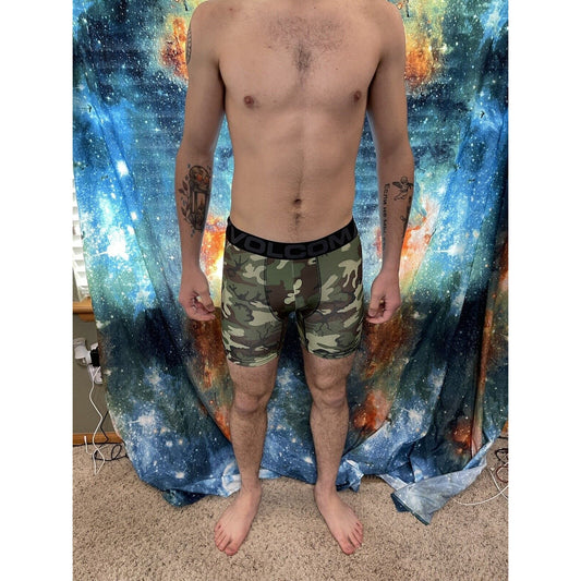 Men's Volcom Size Small Camo Military Compression Shorts New And Unworn