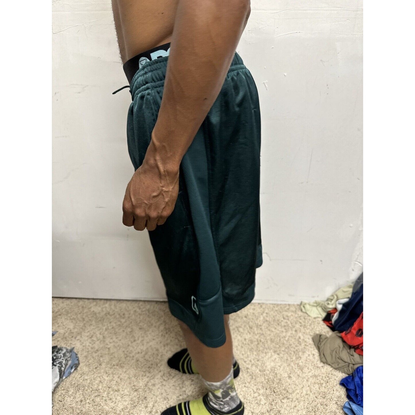 Men’s Green And1 Medium Athletic Shorts With Pockets