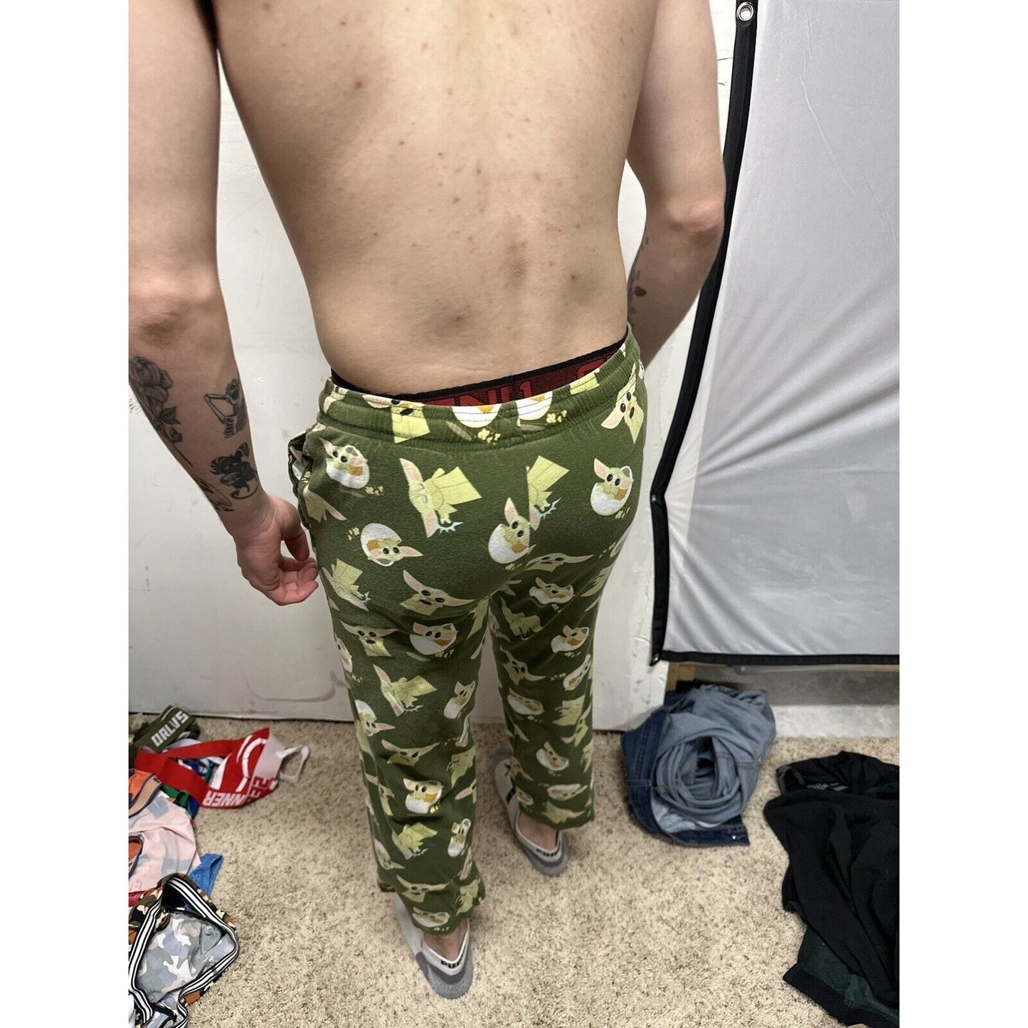 Men’s Small Hot Topic Star Wars Baby Yoda Lounge Pants Pajama Bottoms