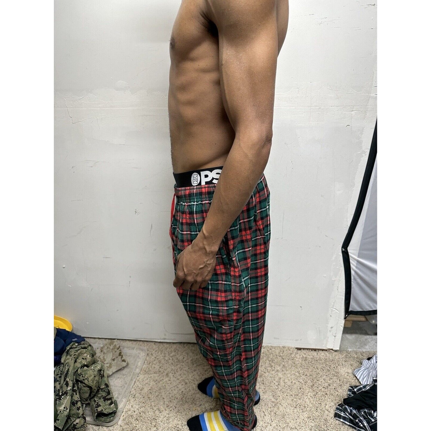 Men’s Red And Green Plaid Pajamgram Large Lounge Pants Pajamas