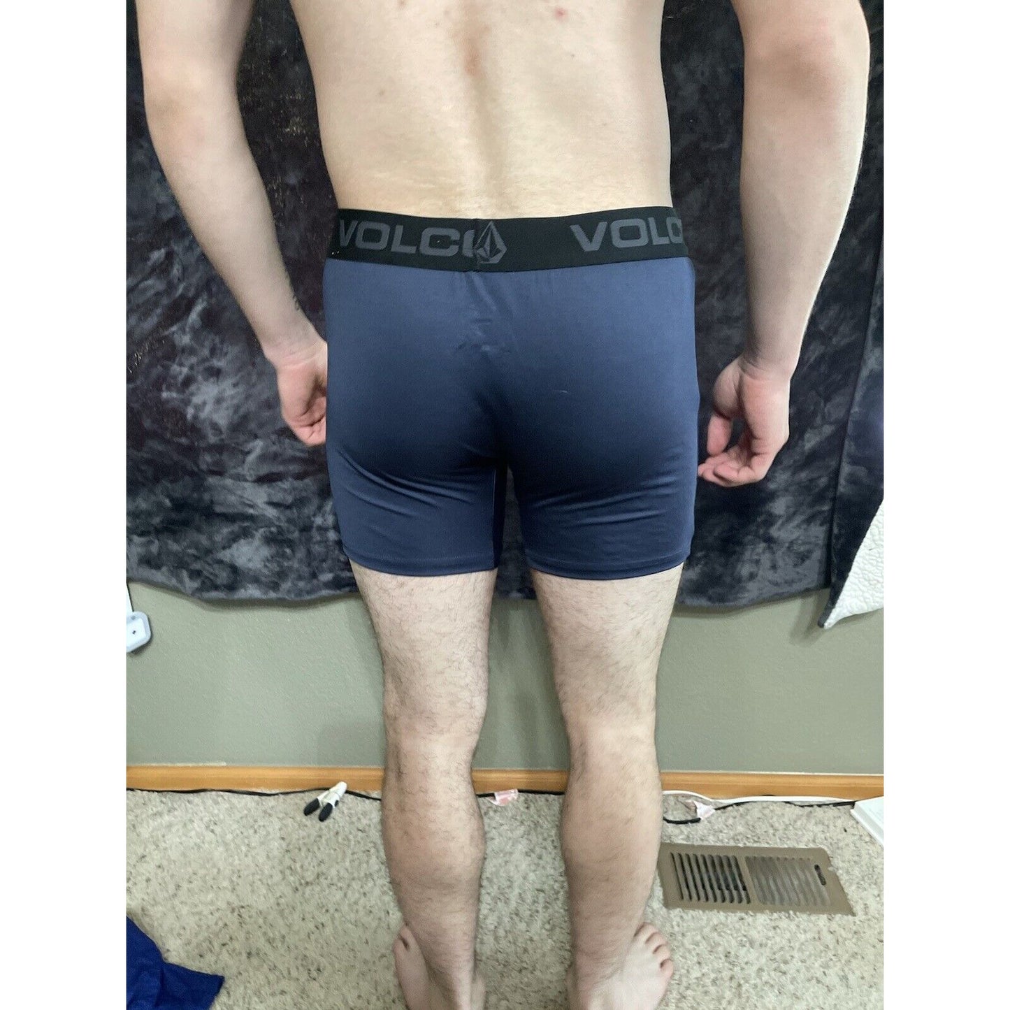Men’s Large Volcom Dark Blue 10% Spandex Compression Shorts