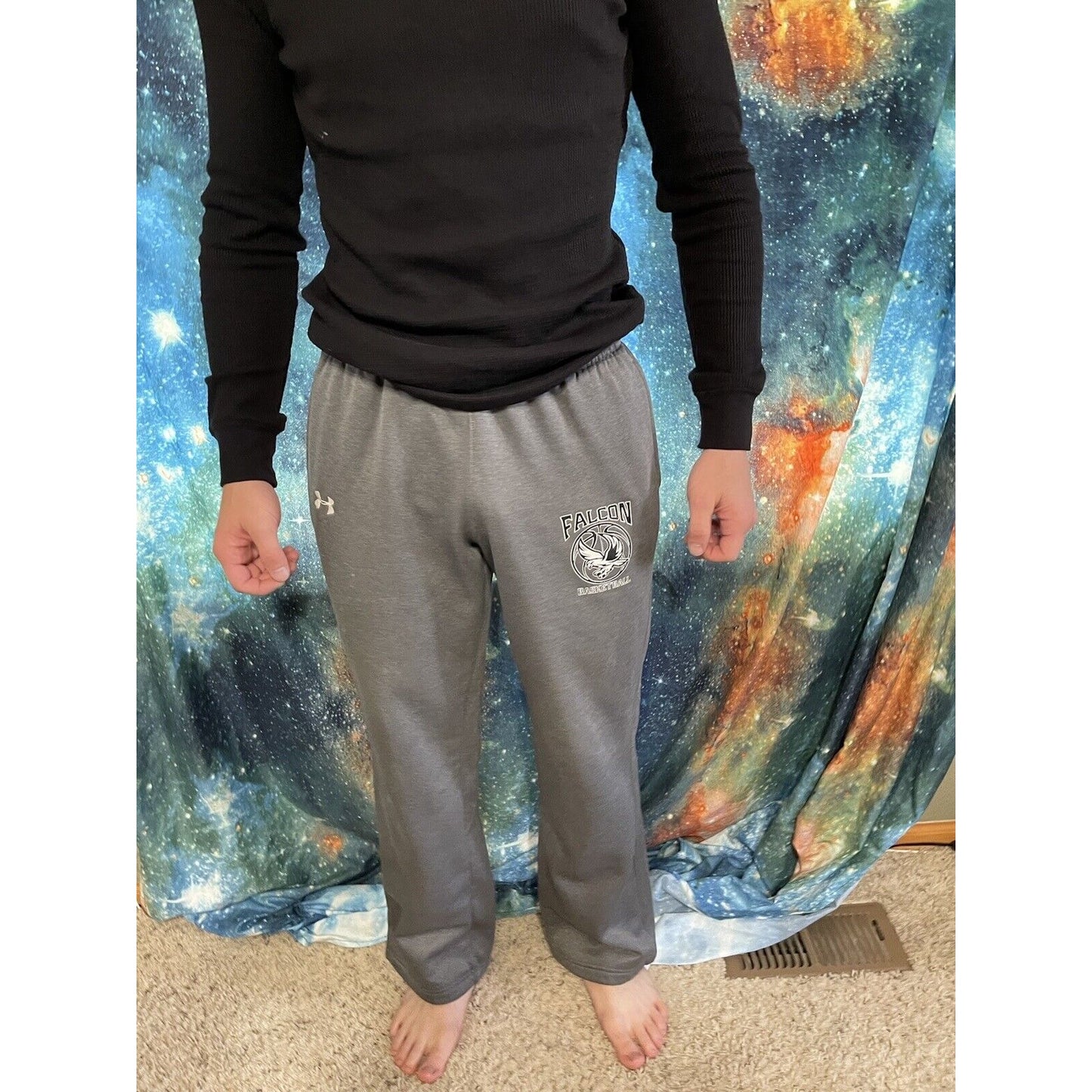 Men’s small gray Under Armour falcon basketball sweat pants