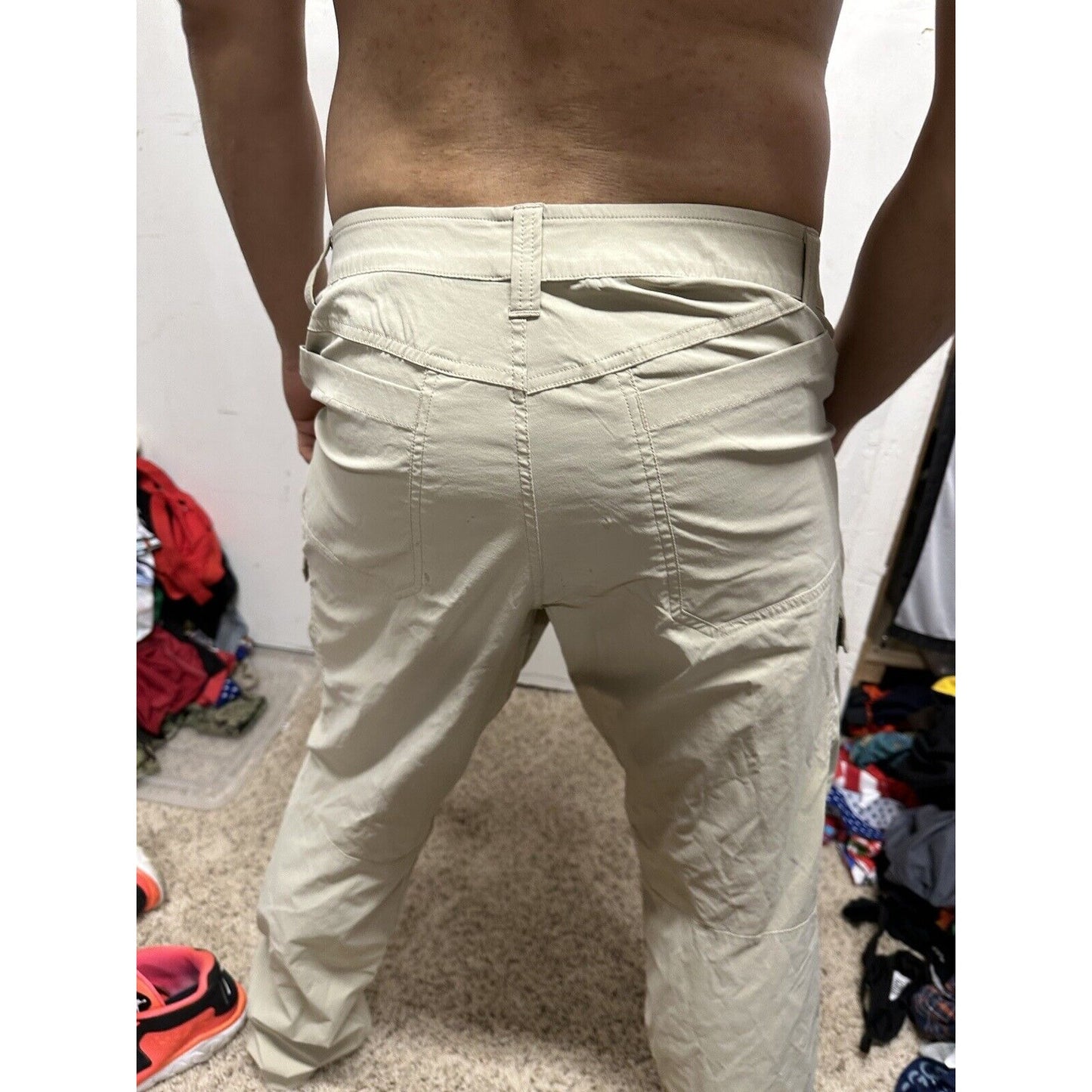 Men’s Khaki Under Armour 34/33 Tan Pants