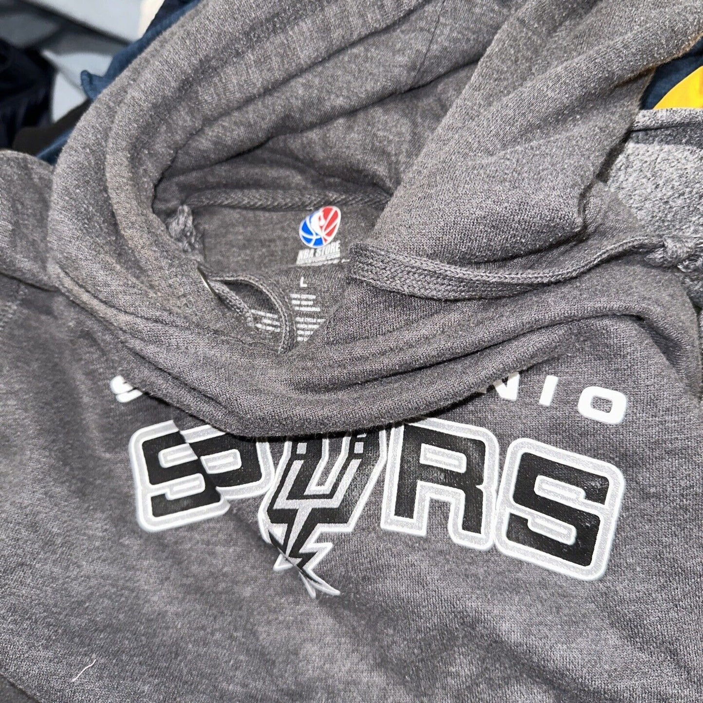 Men’s Large Gray NBA Store Pullover Hoodie San Antonio Spurs Garcia #5