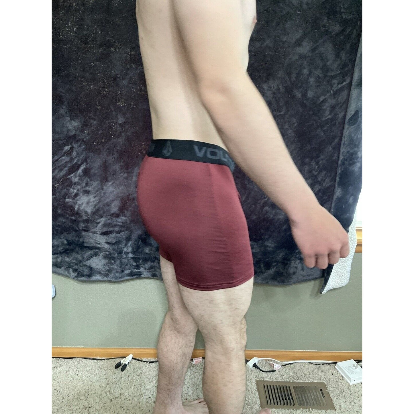 Men’s Large Volcom Dark Red 10% Spandex Compression Shorts