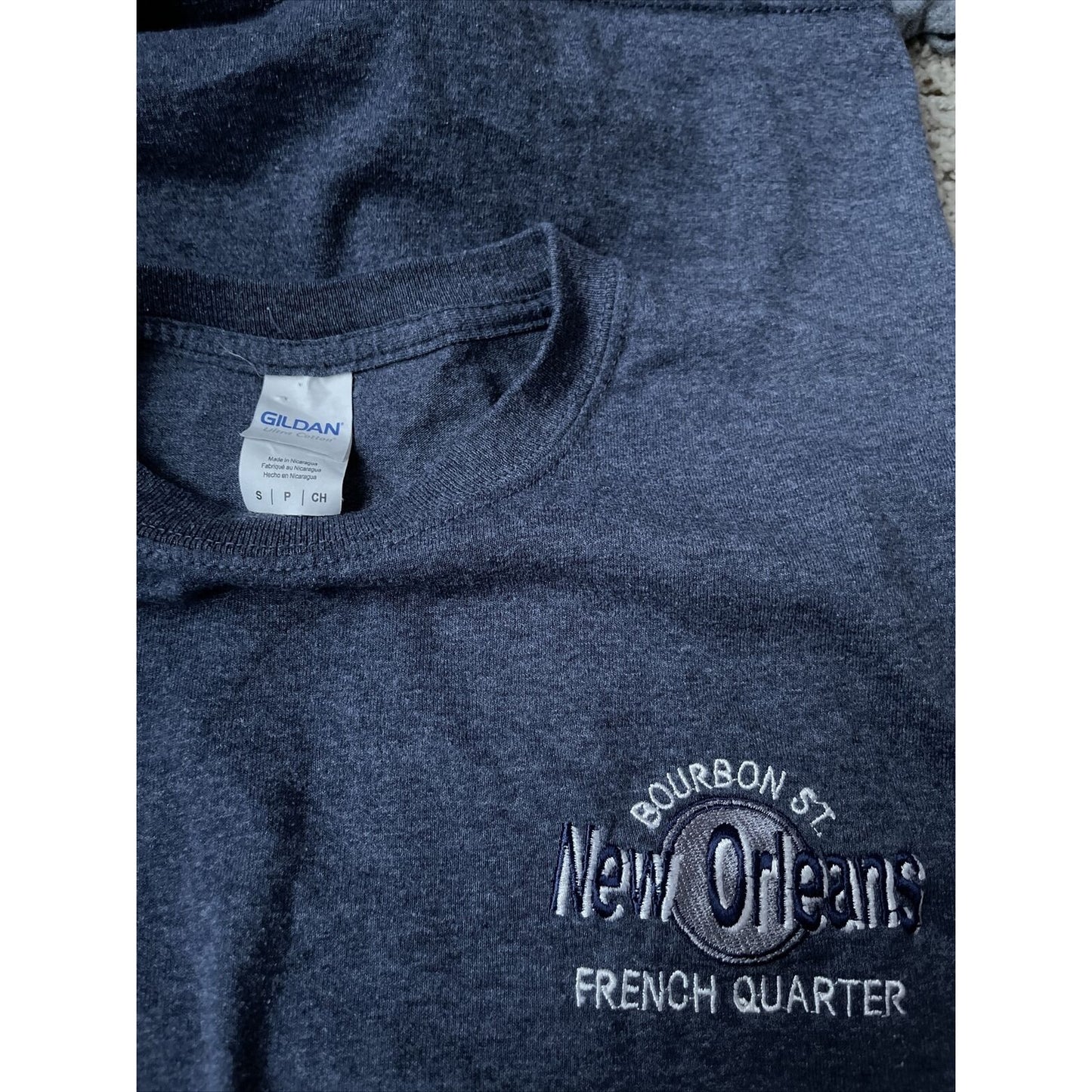 Men’s Gildan Small gray blue bourbon street new orleans french quarter shirt
