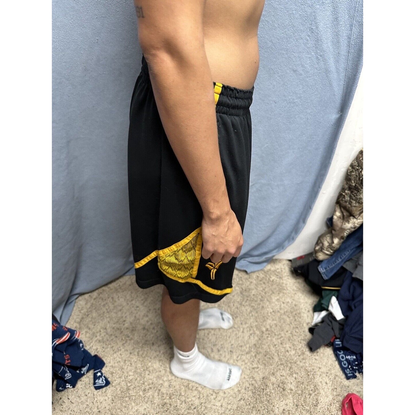Men’s Nike XL Black And Yellow Dri Fit Shorts With Pockets