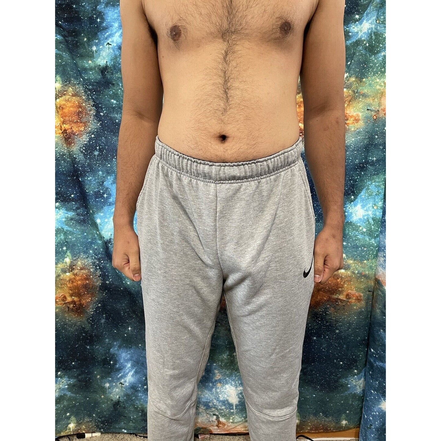 Men’s Nike Drifit Large Sweatpants Gray