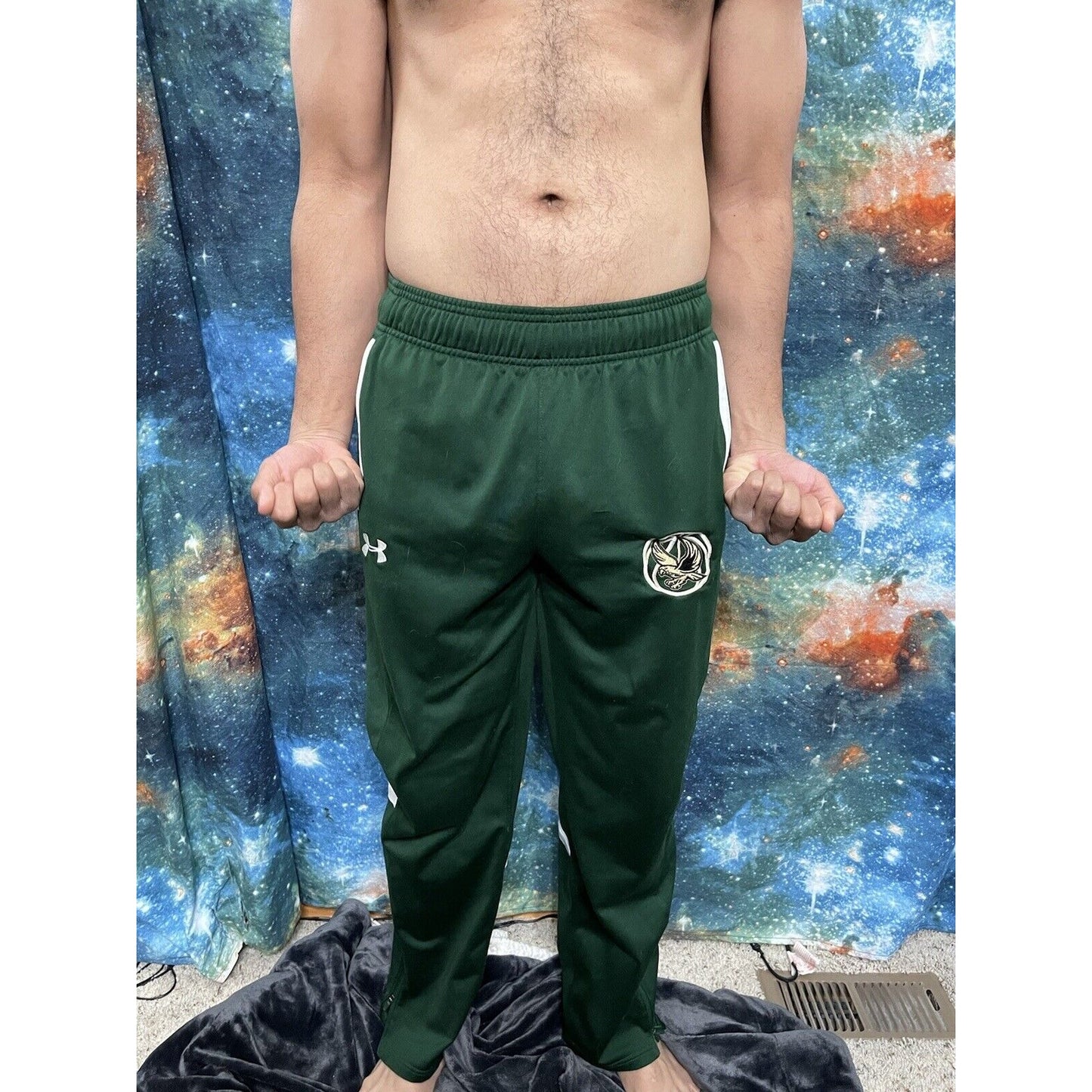 Men’s Medium Dark Green Under Armor Eagles Basketball sweatpants