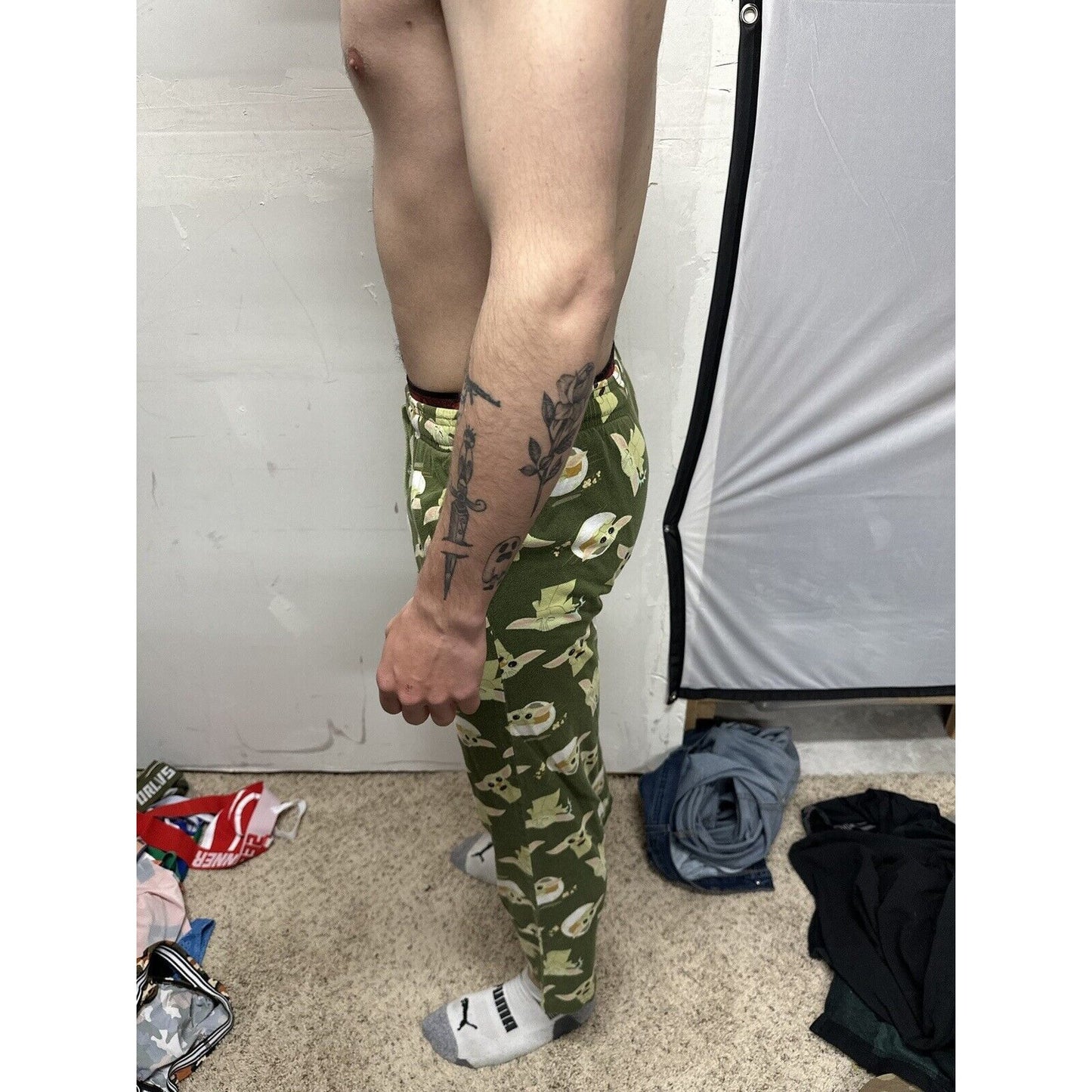 Men’s Small Hot Topic Star Wars Baby Yoda Lounge Pants Pajama Bottoms