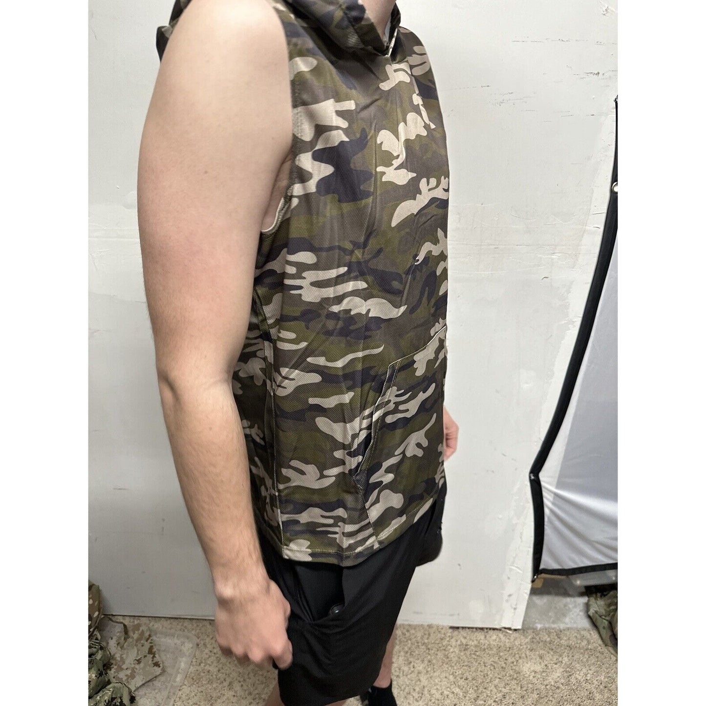 Men’s Green Camo Hoodie Polyester Sleeveless Pullover