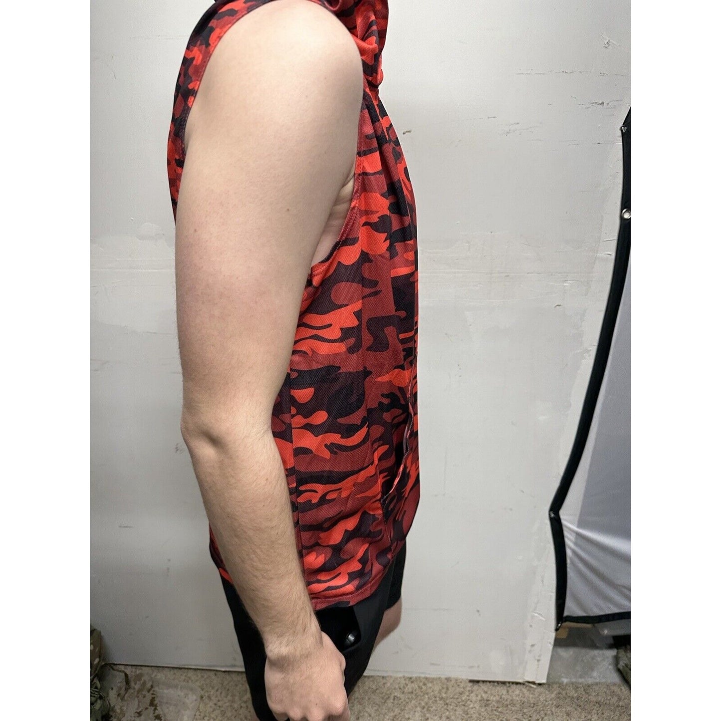 Men’s Red Camo Muscle Pull Over Hoodie Large