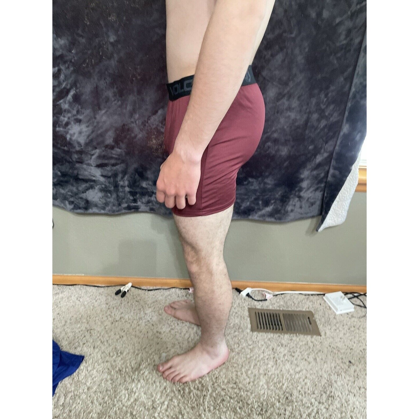Men’s Large Volcom Dark Red 10% Spandex Compression Shorts