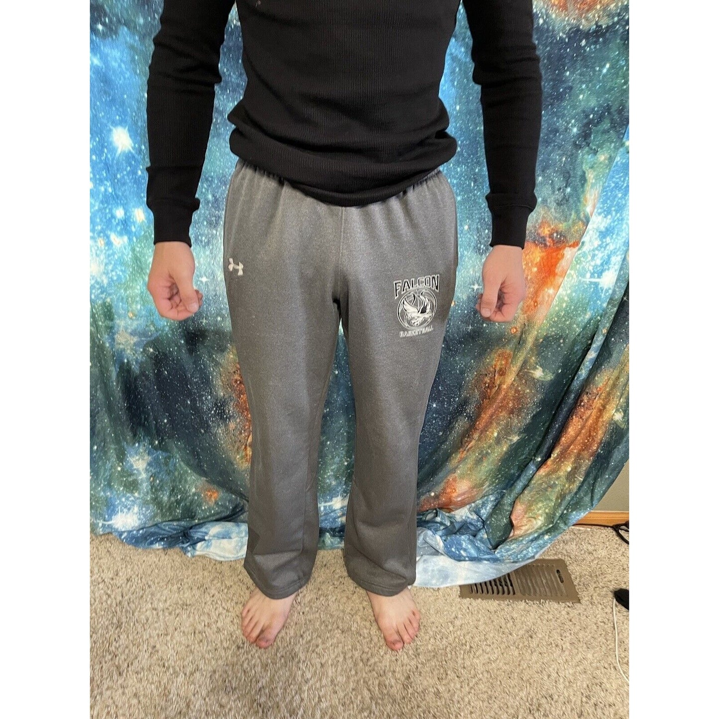 Men’s small gray Under Armour falcon basketball sweat pants