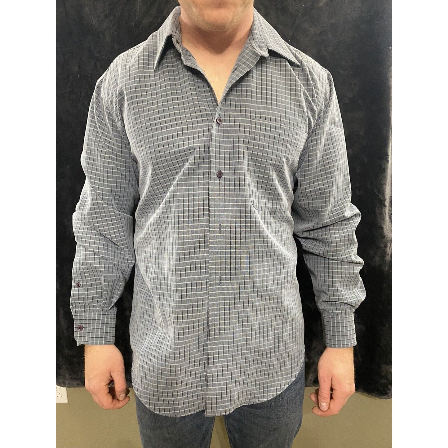 HAGGAR Men’s Large Gray Checkered Wrinkle-free Button-down Long Sleeves Shirt