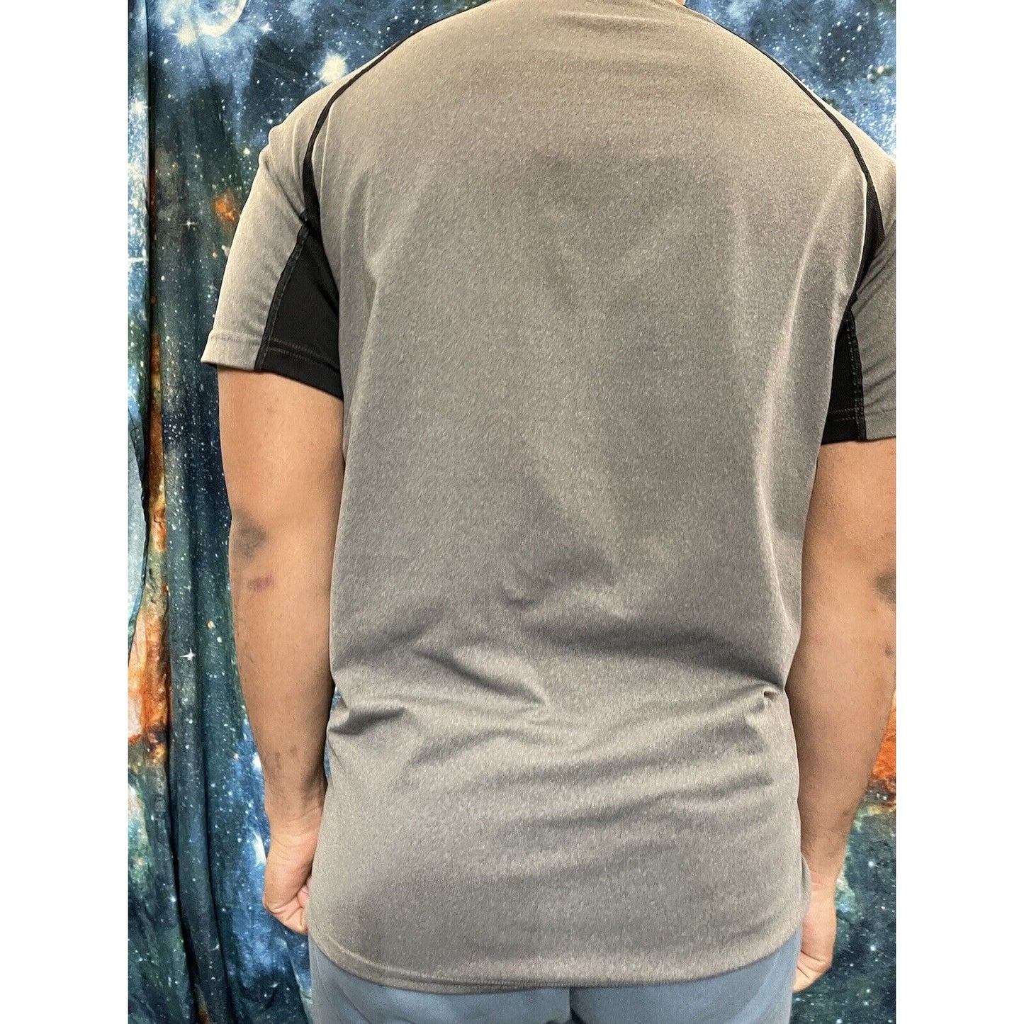 Men’s Gray and Black Adidas Large short sleeve athletic t-shirt