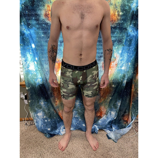 Men's Volcom Size XL Camo Military Compression Shorts New And Unworn