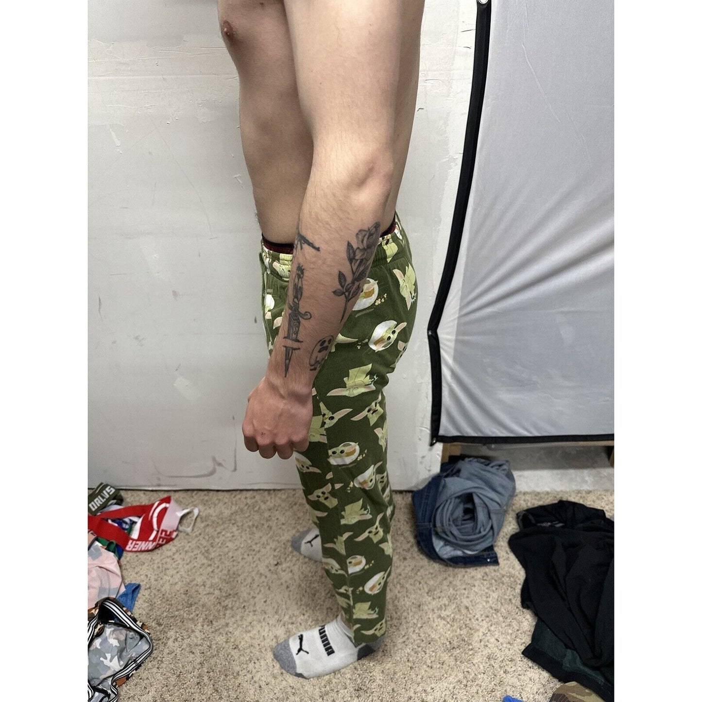 Men’s Small Hot Topic Star Wars Baby Yoda Lounge Pants Pajama Bottoms