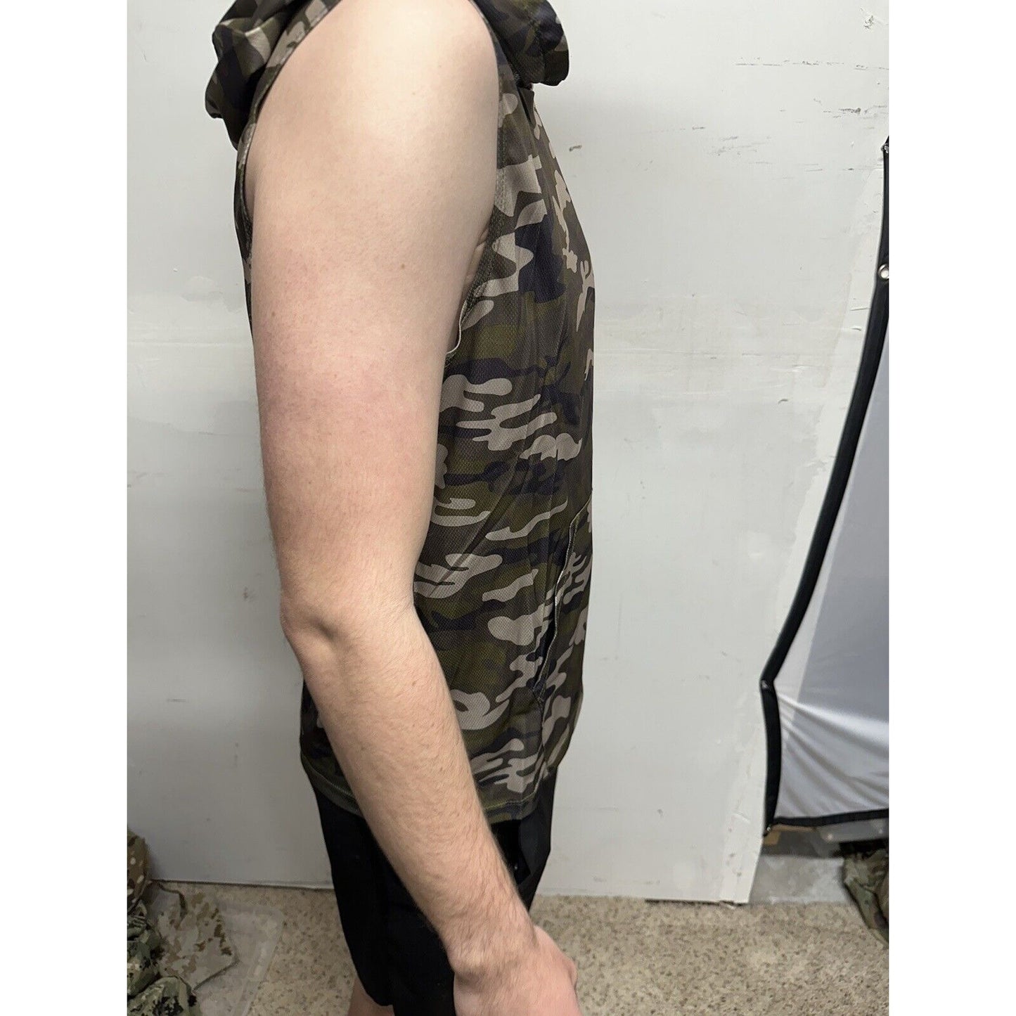 Men’s Green Camo Hoodie Polyester Sleeveless Pullover