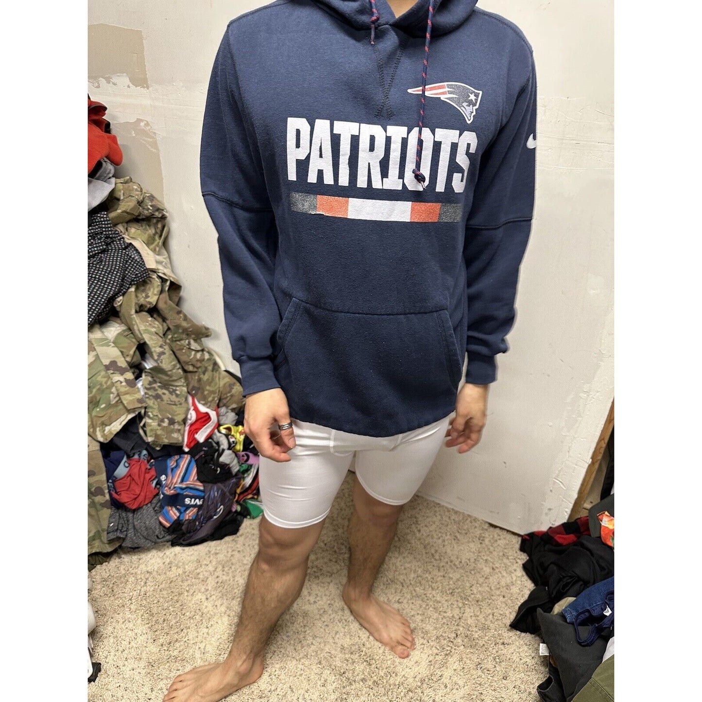 Men’s Patriots Pullover Hoodie Fits Like A Tight Medium