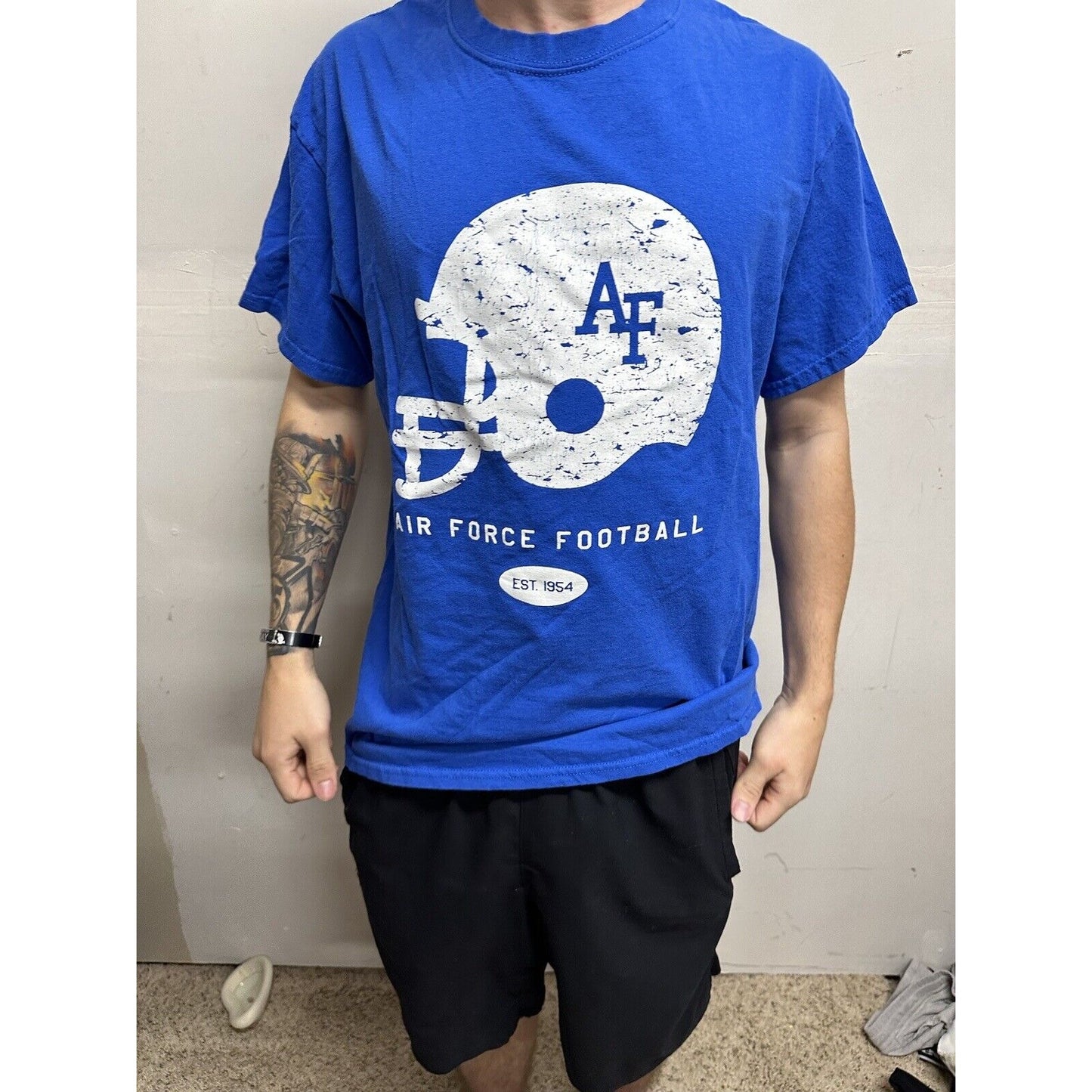 Men’s Gildan Blue Large Air Force Football Falcons Tshirt