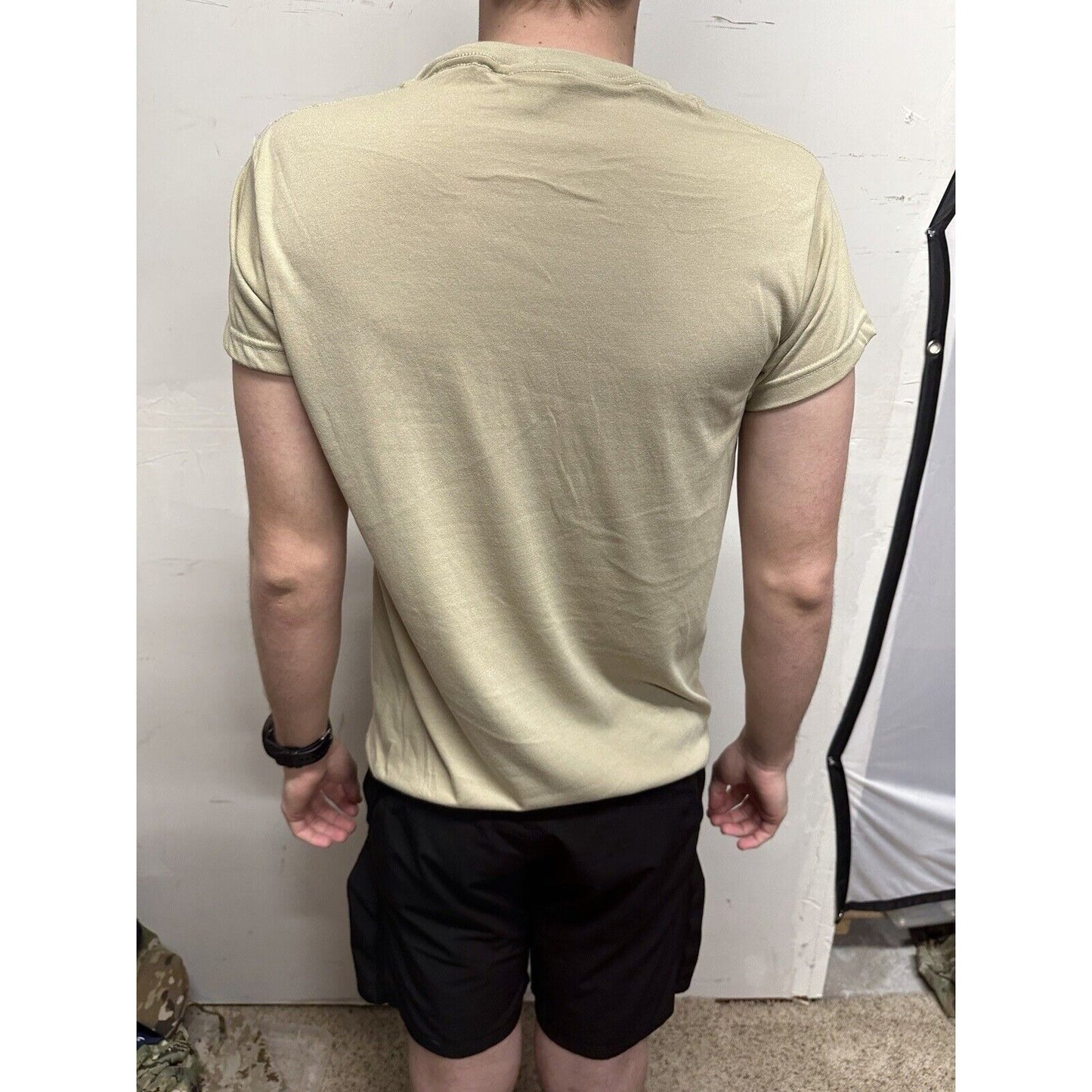 Men’s Desert Sand T-shirt Medium Moisture Wicking Poly Military Shirt