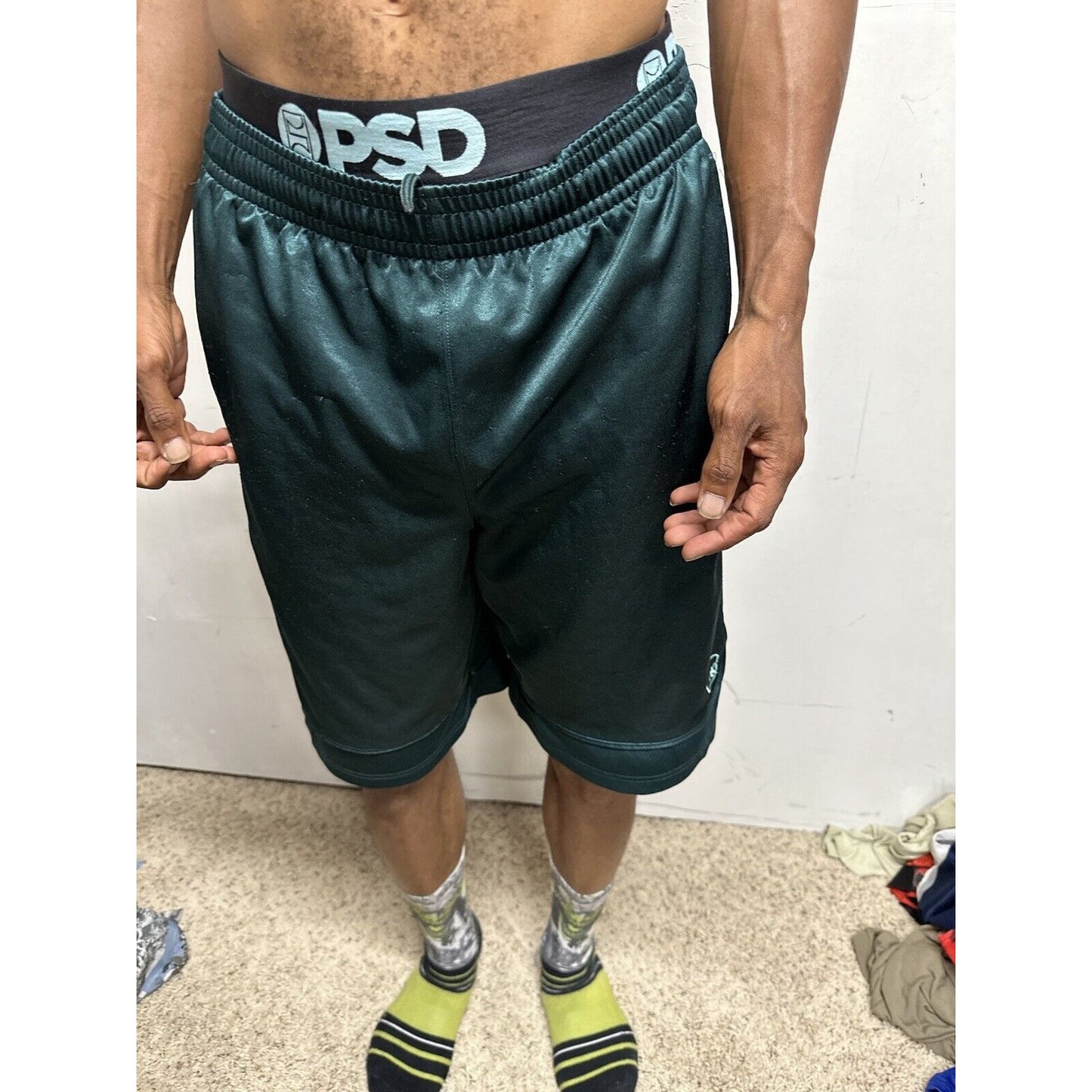 Men’s Green And1 Medium Athletic Shorts With Pockets