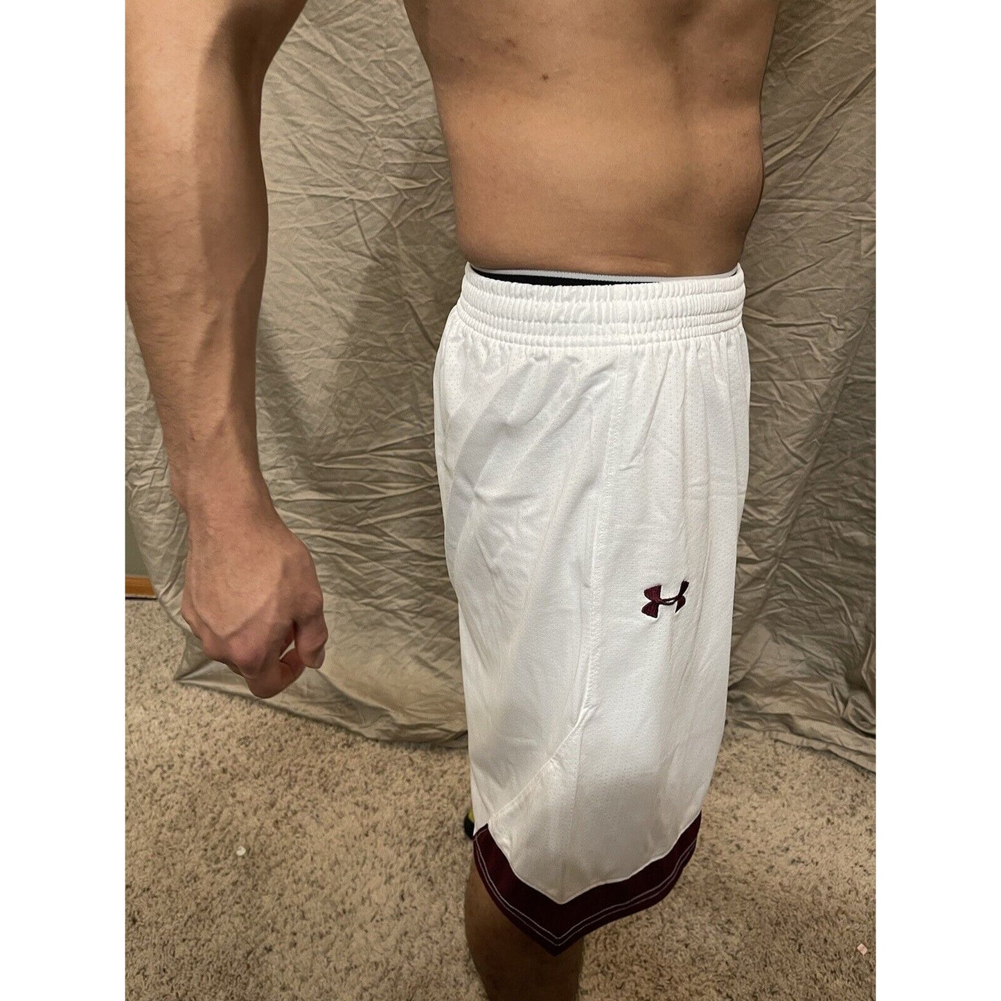 Boy's under armour Youth XL white and Maroon Lacrosse style shorts no pockets